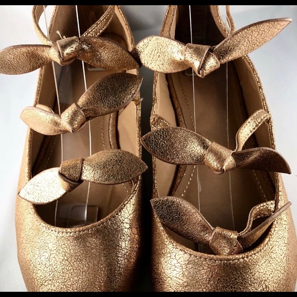 Report Larchmont Triple Bow Gold Pointed Toe Flats - Picture 6 of 6